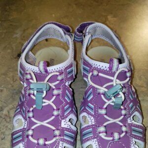 Girls Khombu sandals sz 13